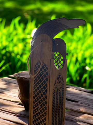 Old fashioned radio inspired wine box