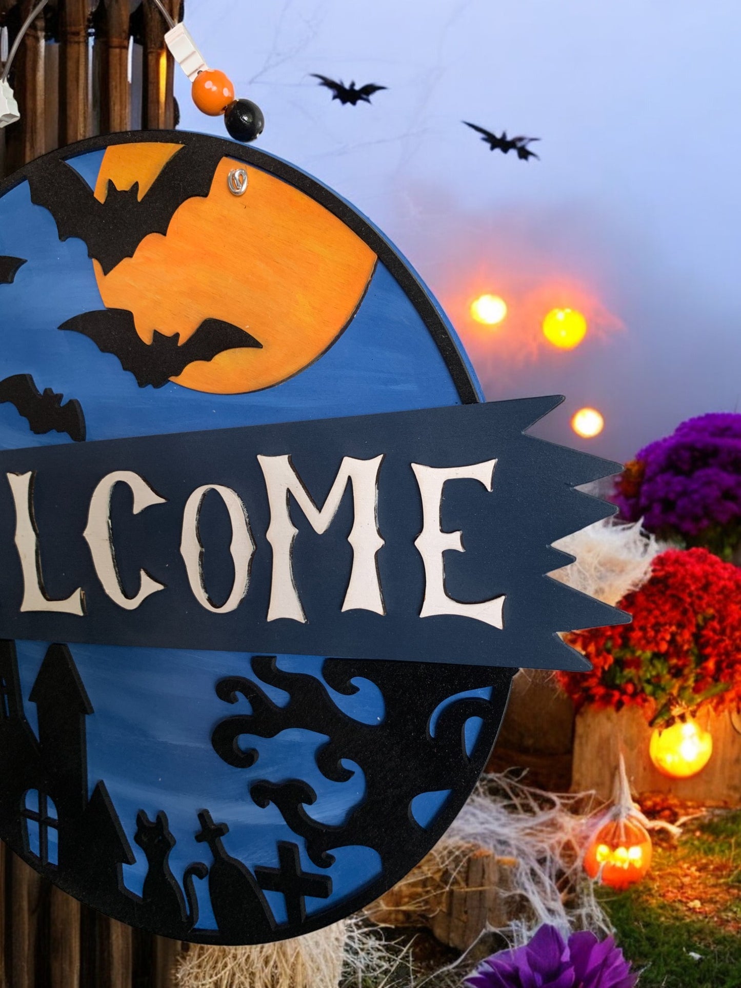Halloween Welcome Door Sign – Round Wooden Haunted House Wall Decor – Spooky Fall Porch Decoration