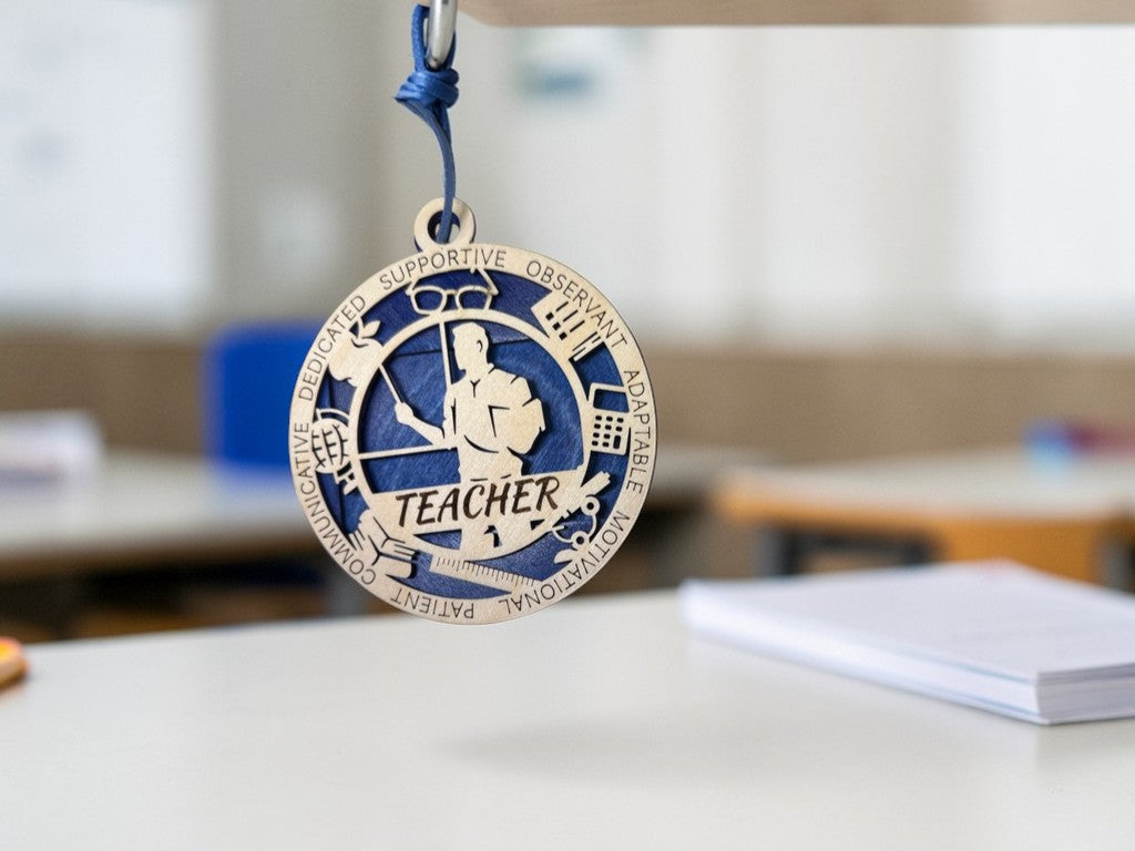Teacher Gift Card Holder – Personalized Teacher Appreciation Gift – End of Year Teacher Gift – Wooden Medallion Holder