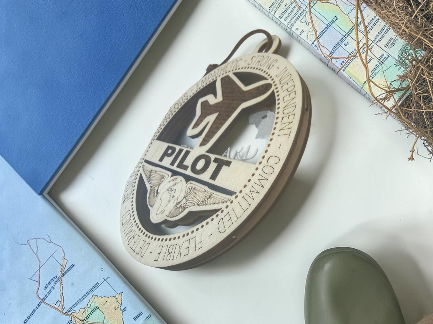 Wooden pilot gift card holder for aviators: round medallion ornament in natural or stained wood
