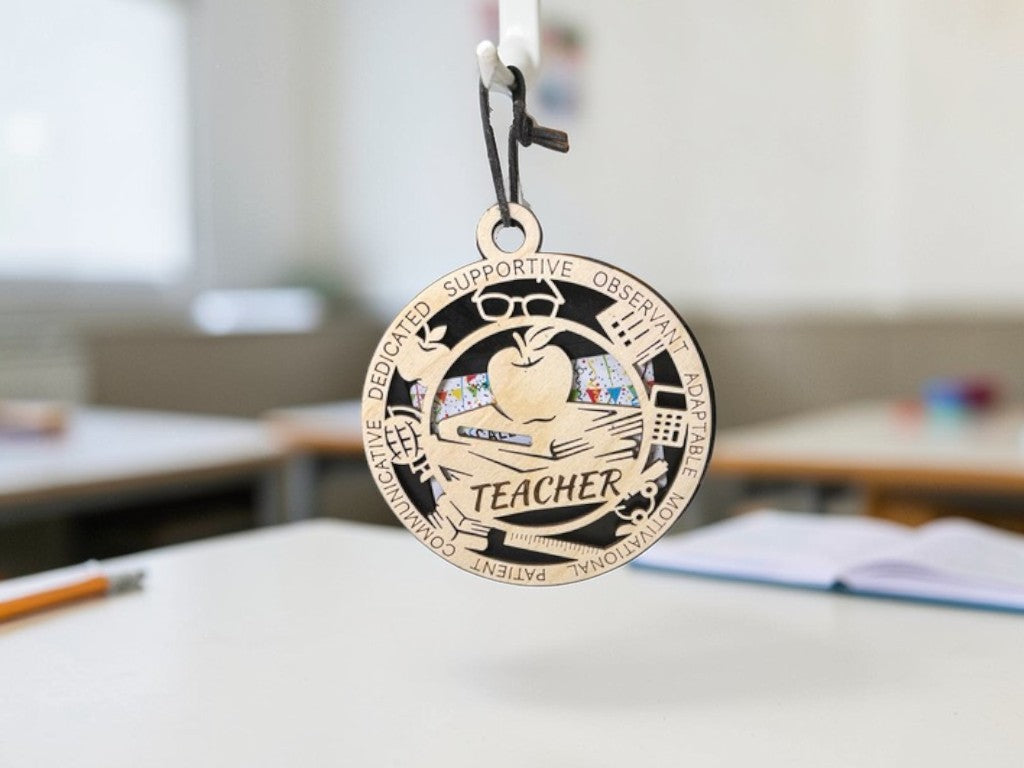 Teacher Gift Card Holder – Personalized Teacher Appreciation Gift – End of Year Teacher Gift – Wooden Medallion Holder