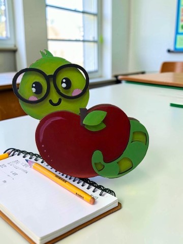 Apple & Worm Teacher Gift Card Holder – Cute Teacher Gift – End of Year Teacher Gift Idea – Back to School Gift