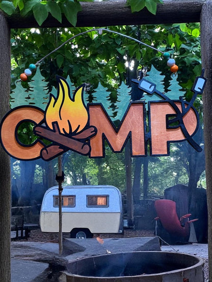 Rustic Wooden Camp Life Sign – S’mores, Trees & Firepit Decor for Cabin or Camper Door