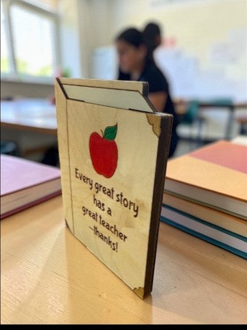 Teacher gift card holder, personalized teacher gift, teacher appreciation gift, end of year teacher gift, thank you teacher gift, teacher thank you gift, school staff gift, teacher gift idea, classroom gift, teacher medallion gift
