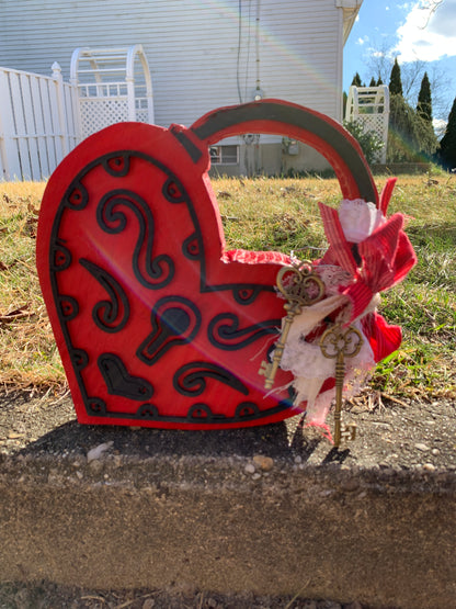 Heart and Key Farm Style Shelf Sitter